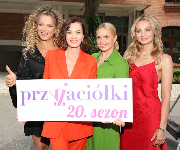 Joanna Liszowska, Anita Sokołowska, Magdalena Stużyńska-Brauer i Małgorzata Socha podczas promocji serialu „Przyjaciółki”, foto: WBF
