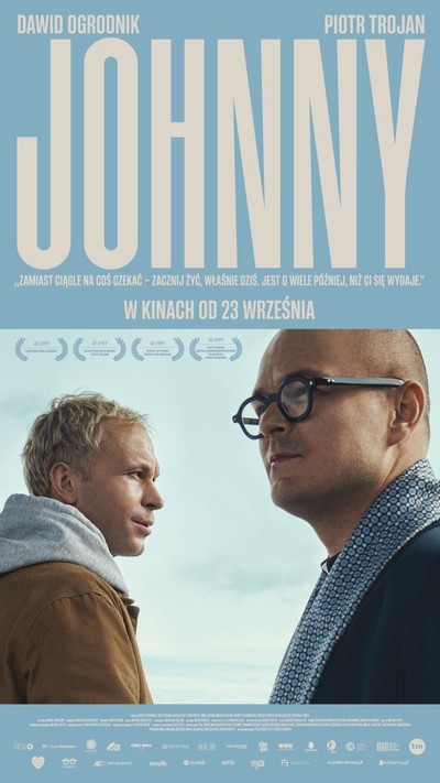 Piotr Trojan i Dawid Ogrodnik na plakacie promującym kinową emisję filmu „Johnny”, foto: Agora