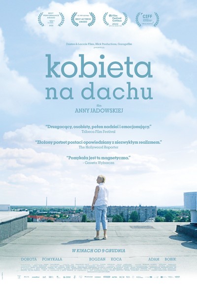 Dorota Pomykała na plakacie promującym kinową emisję filmu „Kobieta na dachu”, foto: Kino Świat