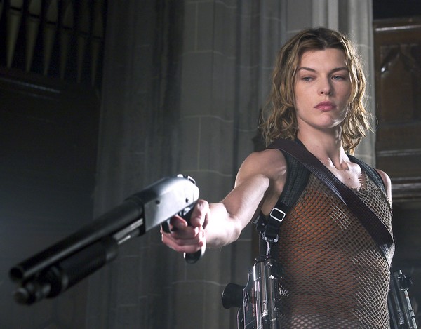 Milla Jovovich w filmie „Resident Evil 2: Apokalipsa”, foto: AMC Networks International