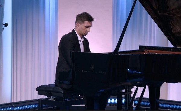 Kirył Keduk podczas koncertu „Recital fortepianowy Kiryła Keduka”, foto: Telewizja Republika