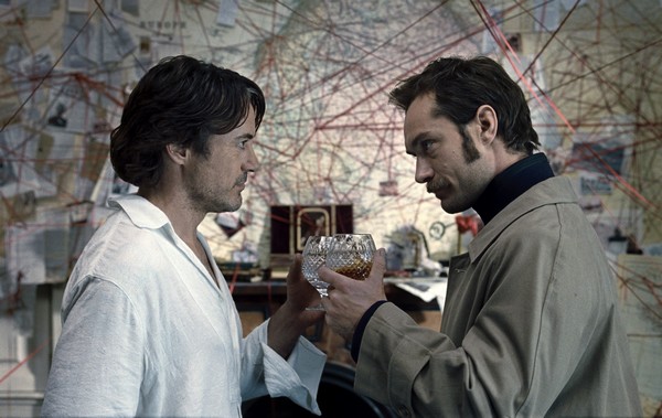 Robert Downey Jr. i Jude Law w filmie „Sherlock Holmes: Gra cieni”, foto: Village Roadshow Films (BVI) Limited