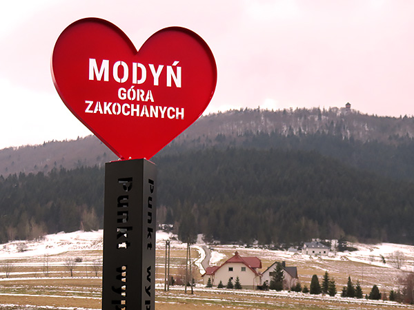 Modyń - Góra Zakochanych z wieżą widokową
