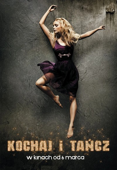 Izabella Miko (Izabella Mikołajczak) na plakacie promującym kinową emisję filmu „Kochaj i tańcz”, foto: TVN Warner Bros. Discovery