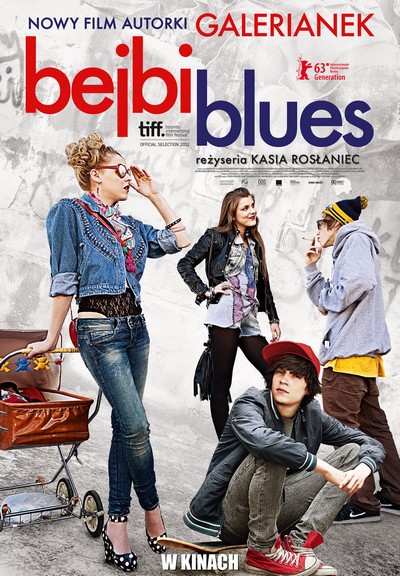 Magdalena Berus, Klaudia Bułka, Nikodem Rozbicki i Michał Trzeciakowski na plakacie promującym kinową emisję filmu „Bejbi Blues”, foto: Kino Świat