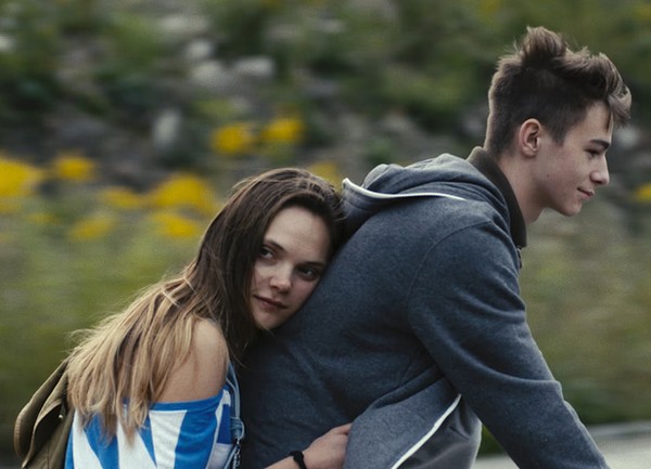 Sandra Drzymalska i Nicolas Przygoda w filmie „Każdy ma swoje lato”, foto: Aurora Films