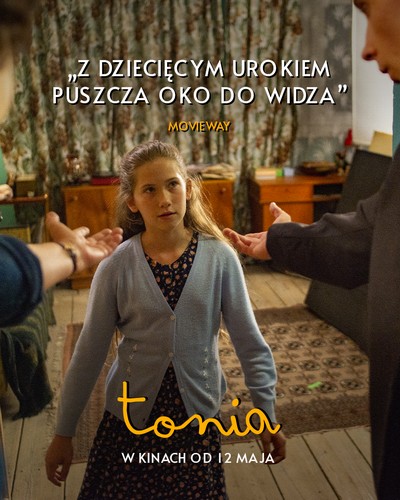 Małgorzata Zajączkowska, Marianna Ame i Adam Bobik na plakacie promującym kinową emisję filmu „Tonia”, foto: TVP