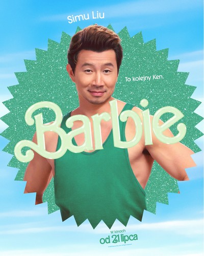Simu Liu na plakacie promującym kinową emisję filmu „Barbie”, foto: Warner Bros. Discovery