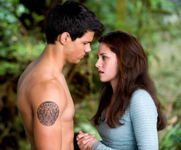 Taylor Lautner i Kristen Stewart w filmie „Zmierzch: Księżyc w nowiu”, foto: AMC Networks International