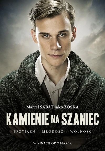 Marcel Sabat na plakacie promującym kinową emisję filmu „Kamienie na szaniec”, foto: Monolith Films