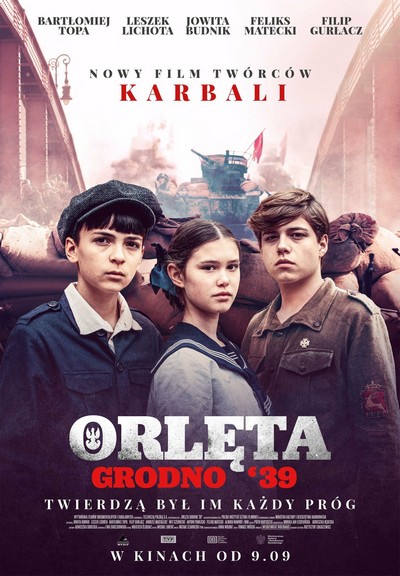 Feliks Matecki, Almira Nawrot i Wit Czernecki na plakacie promującym kinową emisję filmu „Orlęta. Grodno ‘39”, foto: TVP