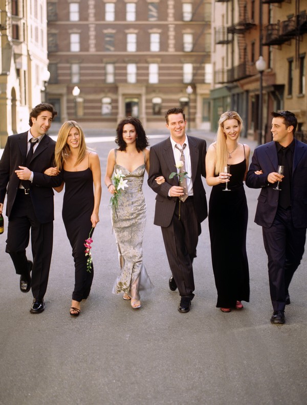 David Schwimmer, Jennifer Aniston, Courteney Cox, Matthew Perry, Lisa Kudrow i Matt LeBlanc w serialu „Przyjaciele”, foto: Paramount Global