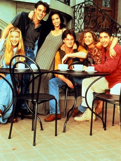 Lisa Kudrow, Matt LeBlanc, Courteney Cox, Matthew Perry, Jennifer Aniston i David Schwimmer w serialu „Przyjaciele”, foto: Paramount Global