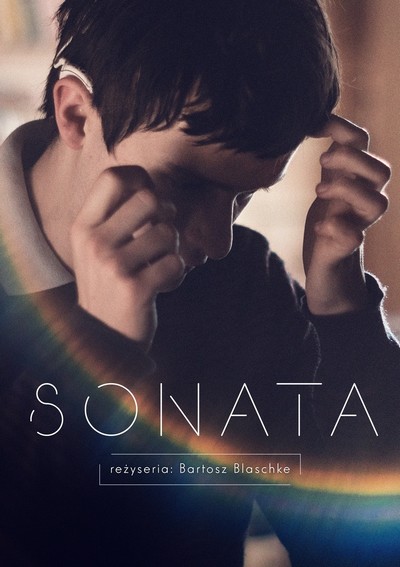 Michał Sikorski na plakacie promującym kinową emisję filmu „Sonata”, foto: TVP