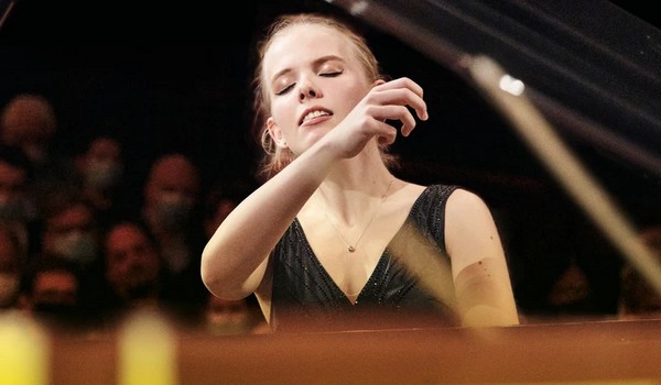Jewa Gieworgian w filmie „Pianoforte”, foto: Against Gravity