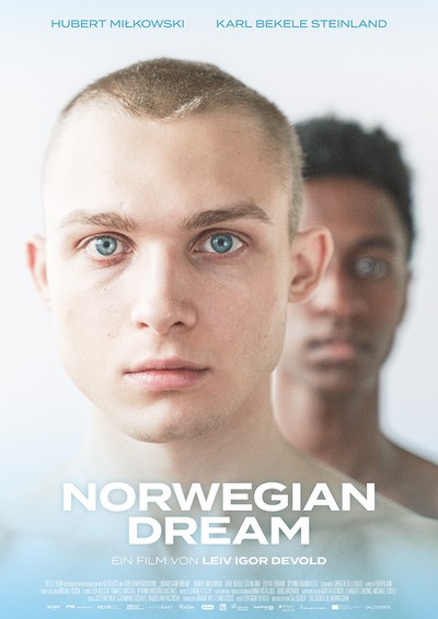 Hubert Miłkowski i Karl Bekele Steinland na plakacie promującym kinową emisję filmu „Norwegian Dream”, foto: Sonovision