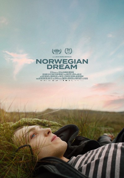 Hubert Miłkowski na plakacie promującym kinową emisję filmu „Norwegian Dream”, foto: Sonovision