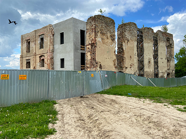 Bodzentyn - ruiny zamku przebudowa