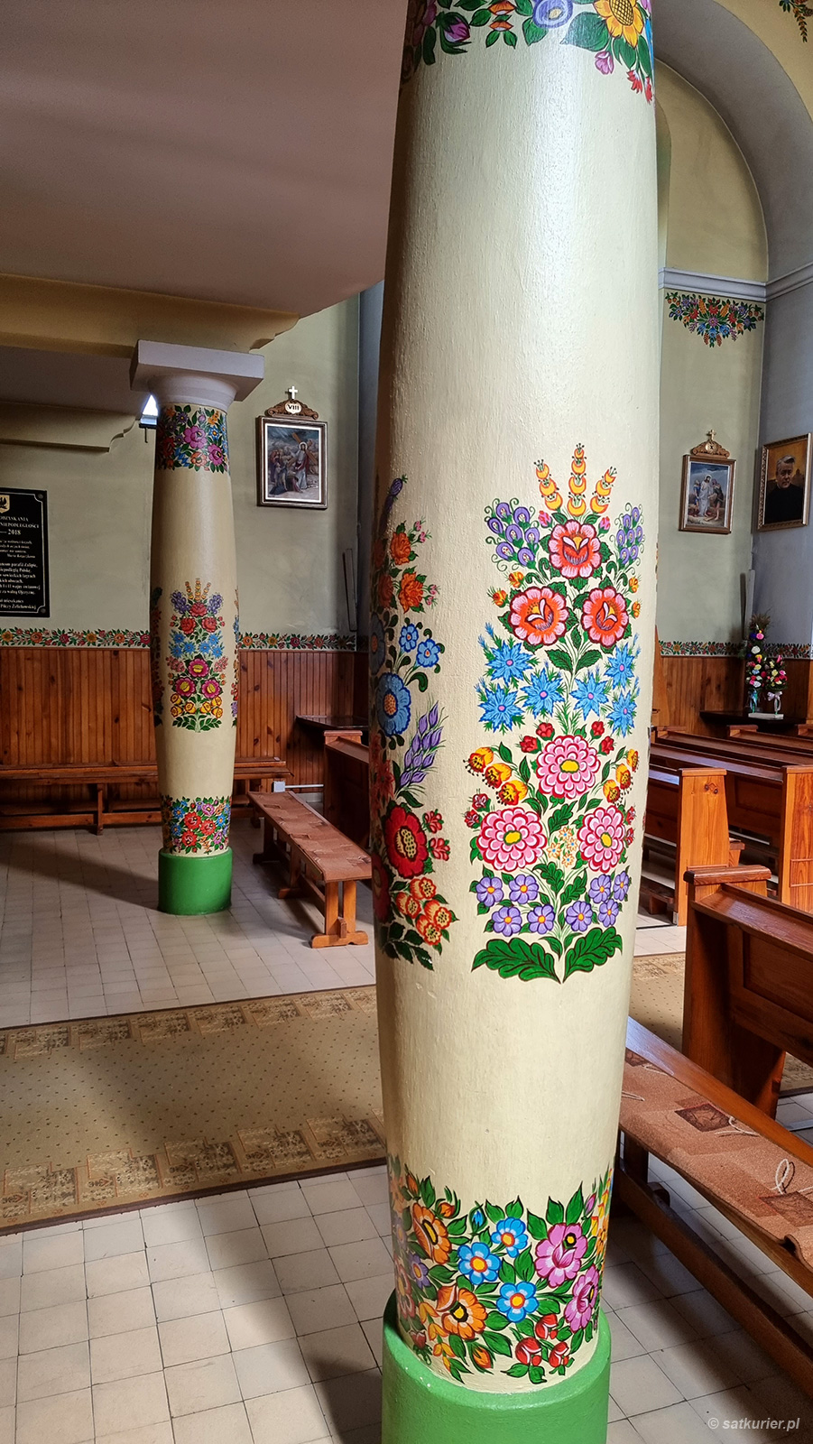 Kolumny pomalowane w kościele św. Józefa Oblubieńca w Zalipiu