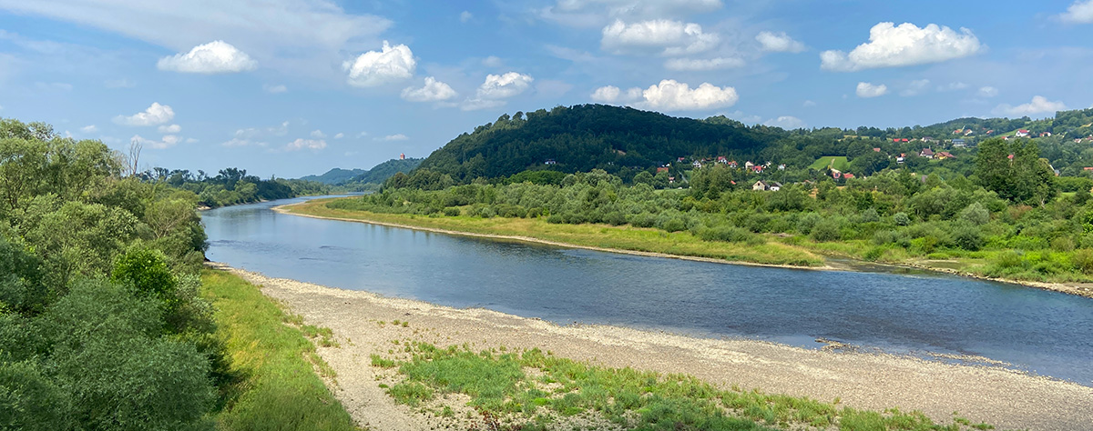 Velo Dunajec - widok z mostu Zakliczyn na zamek Melsztyn