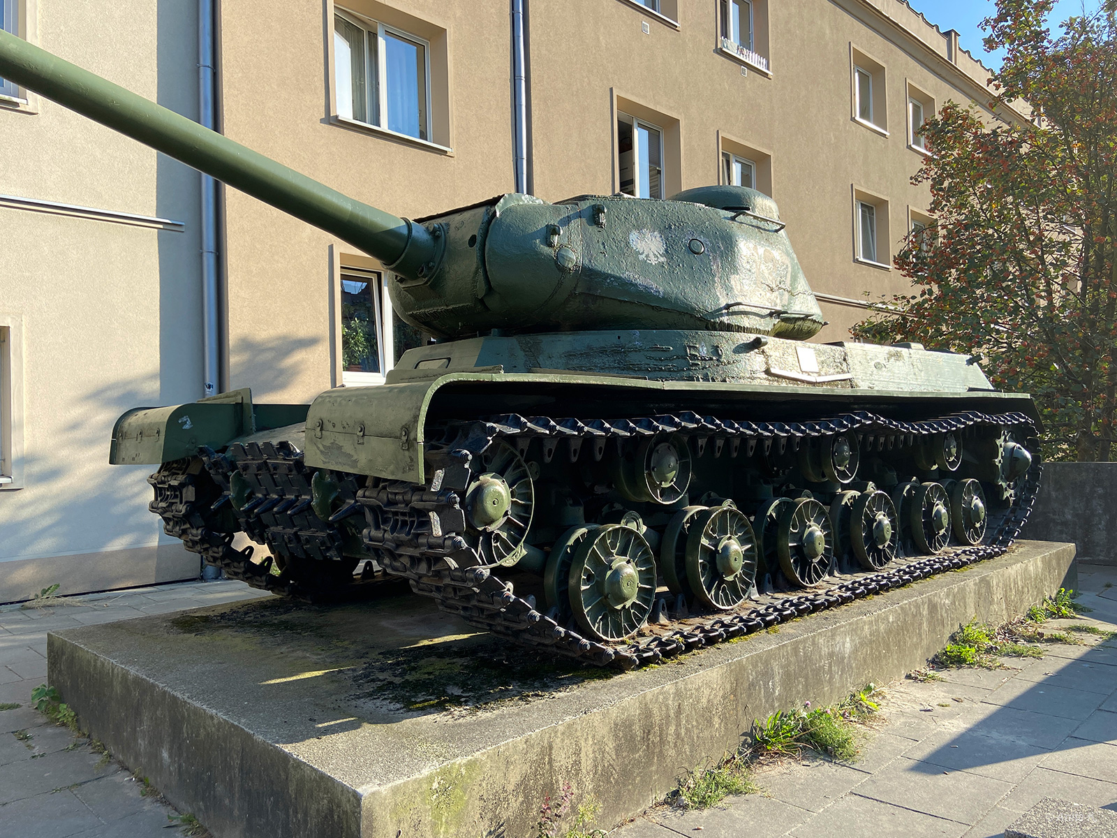 Czołg IS-2 pod Muzeum Czynu Zbrojnego