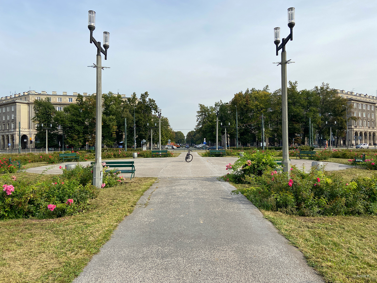 Plac Centralny - widok w kierunku Alei Róż