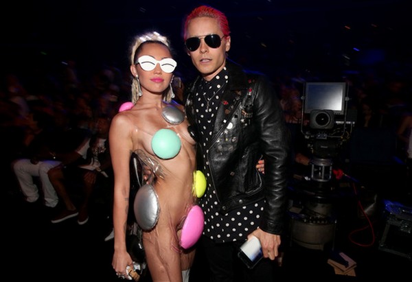 Miley Cyrus i Jared Leto podczas gali „MTV Video Music Awards”, foto: ViacomCBS