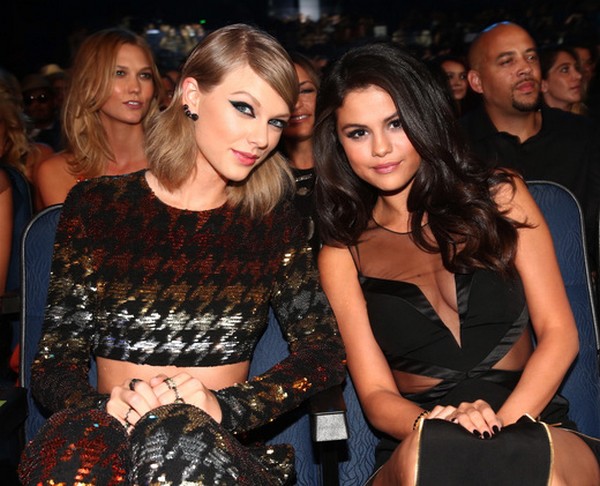 Taylor Swift i Selena Gomez podczas gali „MTV Video Music Awards”, foto: ViacomCBS
