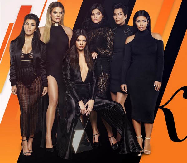 Kourtney Kardashian, Khloe Kardashian, Kendall Jenner, Kylie Jenner, Kris Jenner i Kim Kardashian w programie „Z kamerą u Kardashianów”, foto: Comcast Corporation