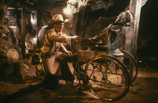 Dennis Hopper w filmie „Teksańska masakra piłą mechaniczną 2”, foto: Stopklatka