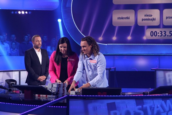 Łukasz Nowicki, Justyna i Jarosław w programie „Postaw na milion”, foto: Endemol Shine Group
