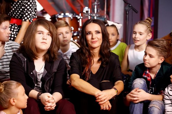 Kasia Kowalska i uczestnicy programu „Hit hit hurra!”, foto: TVP