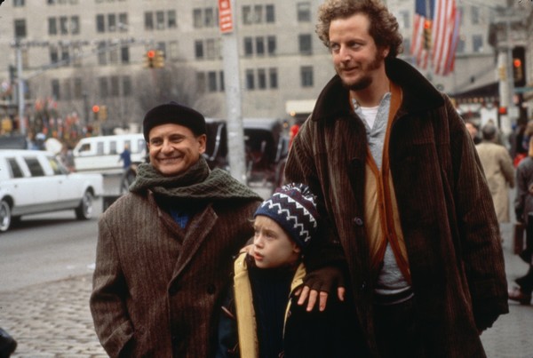 Joe Pesci, Macaulay Culkin i Daniel Stern w filmie „Kevin sam w Nowym Jorku”, foto: Cyfrowy Polsat