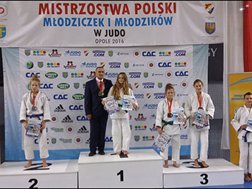 Policjant z Bochni trenerem mistrzyń Polski w judo