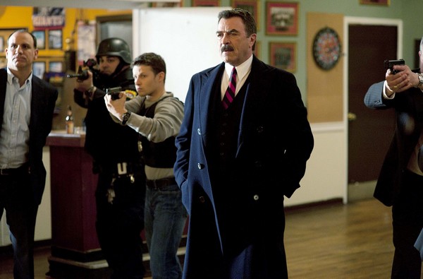 Tom Selleck (w środku) w serialu „Zaprzysiężeni”, foto: Time Warner