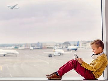 geoblokada transgeniczny dostęp samolot lotnisko smartfon
