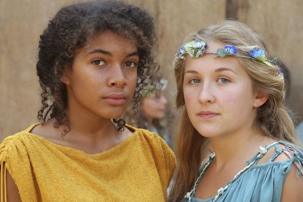 Rebekah Brookes-Murrell i Francesca Isherwood w serialu „Tajemnice starożytnego Rzymu”, foto: Stopklatka
