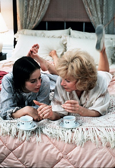 Debra Winger i Shirley MacLaine w filmie „Czułe słówka”, foto: Stopklatka