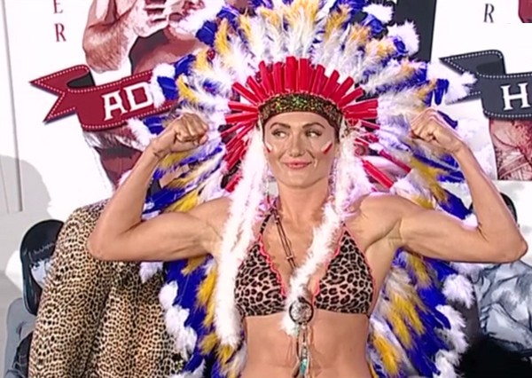 Podczas 7. gali Polsat Boxing Night walczyć będzie Ewa Brodnicka „Kleopatra”. Na zdjęciu bokserka podczas ceremonii ważenia przed tą galą, foto: Cyfrowy Polsat