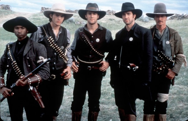 Usher Raymond, Ashton Kutcher, James Van Der Beek, Dylan McDermott i Robert Patrick w filmie „Strażnicy Teksasu”, foto: Stopklatka