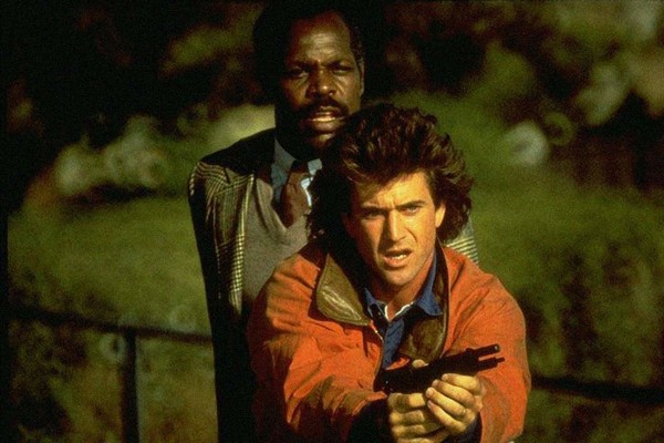 Danny Glover i Mel Gibson w filmie „Zabójcza broń”, foto: Warner Bros. Discovery