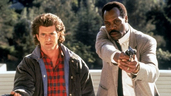 Mel Gibson i Danny Glover w filmie „Zabójcza broń 2”, foto: TVN