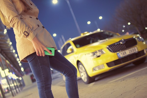 „Pierwsza randka”: Oprowadź ją do taksówki. Na zdjęciu samochód Skoda, foto: Rochstar