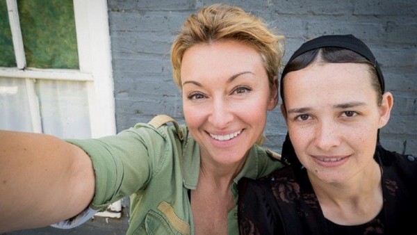Martyna Wojciechowska i Ana w programie „Kobieta na krańcu świata”, foto: TVN