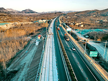 Chiny: 2 km autostrady zasilanej energią słoneczną