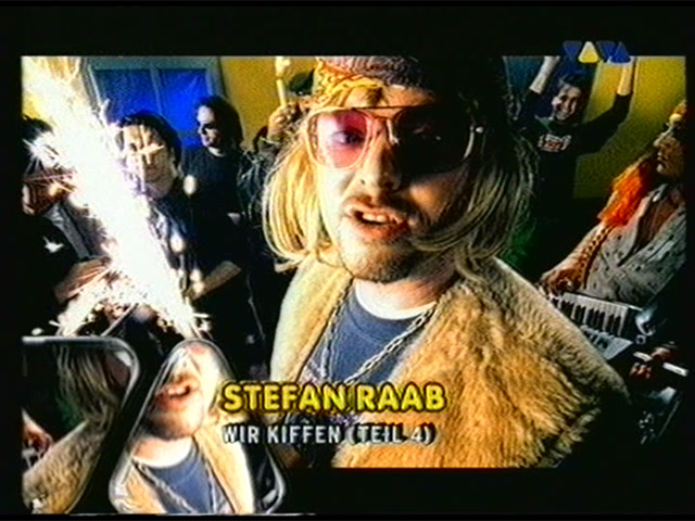 Stefan Raab na antenie VIVY, ale w klipie do jednego ze swoich humorystycznych utworów