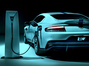 Aston Martin z elektrycznym Rapide E [wideo]