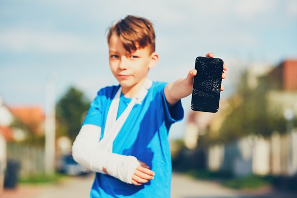 Telefon dla dziecka na wakacje. O czym warto pamiętać?, foto: Digital Care