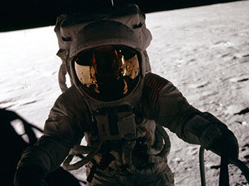 Discovery lądowanie na Księżycu Apollo