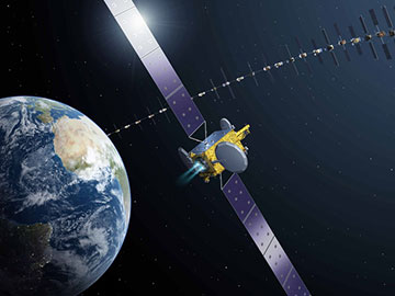 Eutelsat 33E kieruje się na zachód